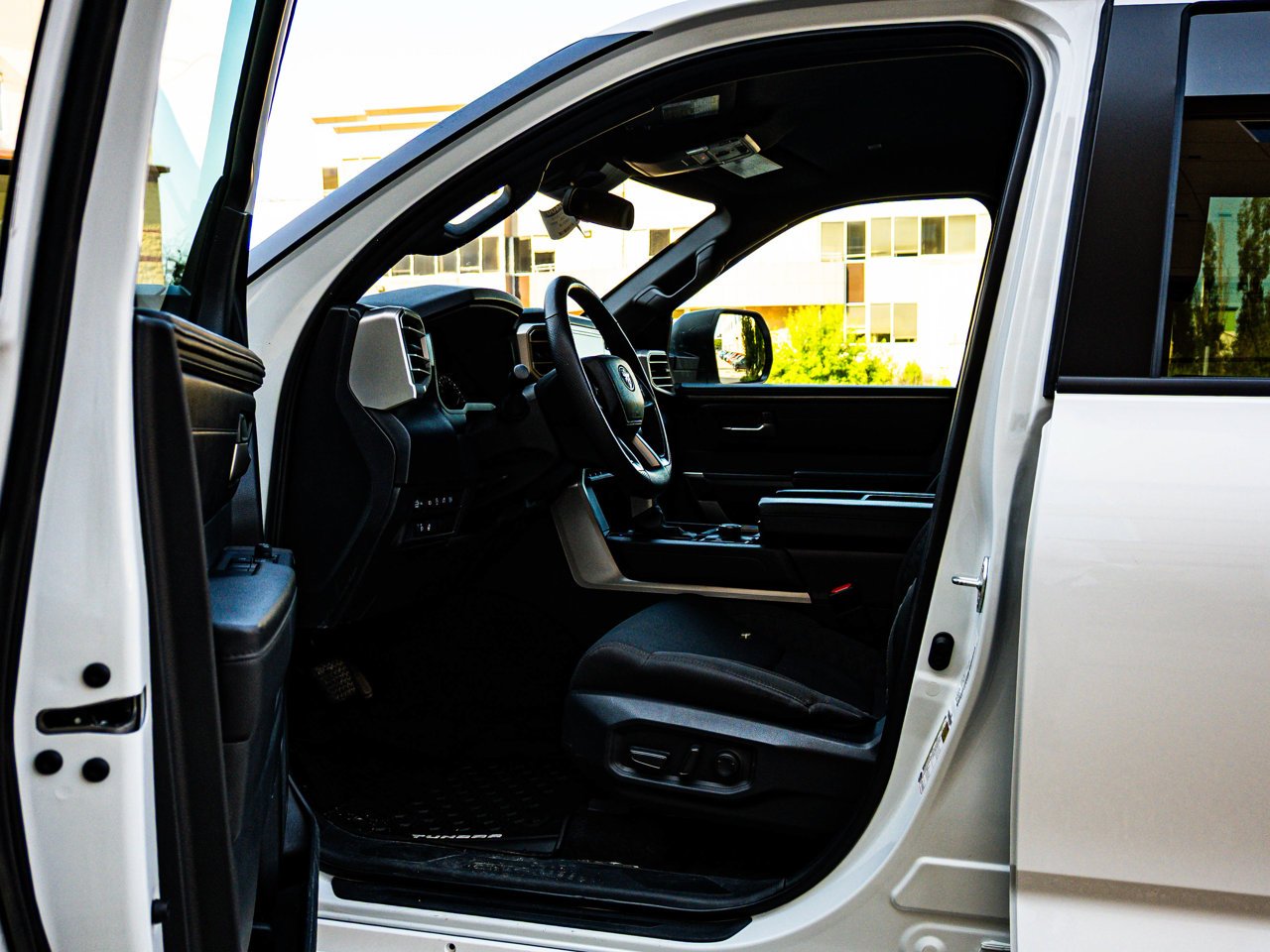 2025 Toyota Tundra 4x4 Crewmax SR White Sherwood Park - photo #15