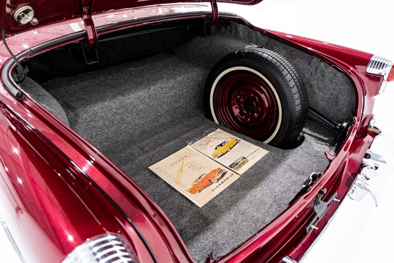 1953 Oldsmobile 98 PRIX EN USD | Convertible Beautifully Presented from complete Restoration Red Montreal - photo #26
