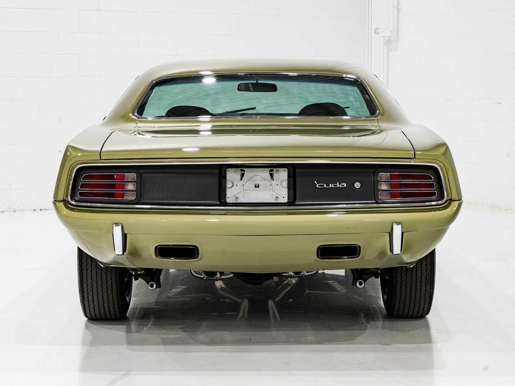 Plymouth HEMI Cuda 1 de 3 Exemplaires Utilisés par la Division Course de Chrysler France **PRIX EN USD** 1970 Vert Montréal - photo #1