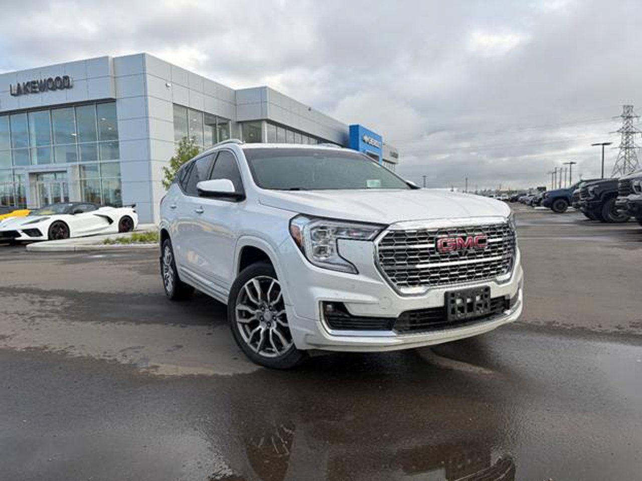 2022 GMC Terrain AWD 4dr Denali White Sherwood Park - photo #1