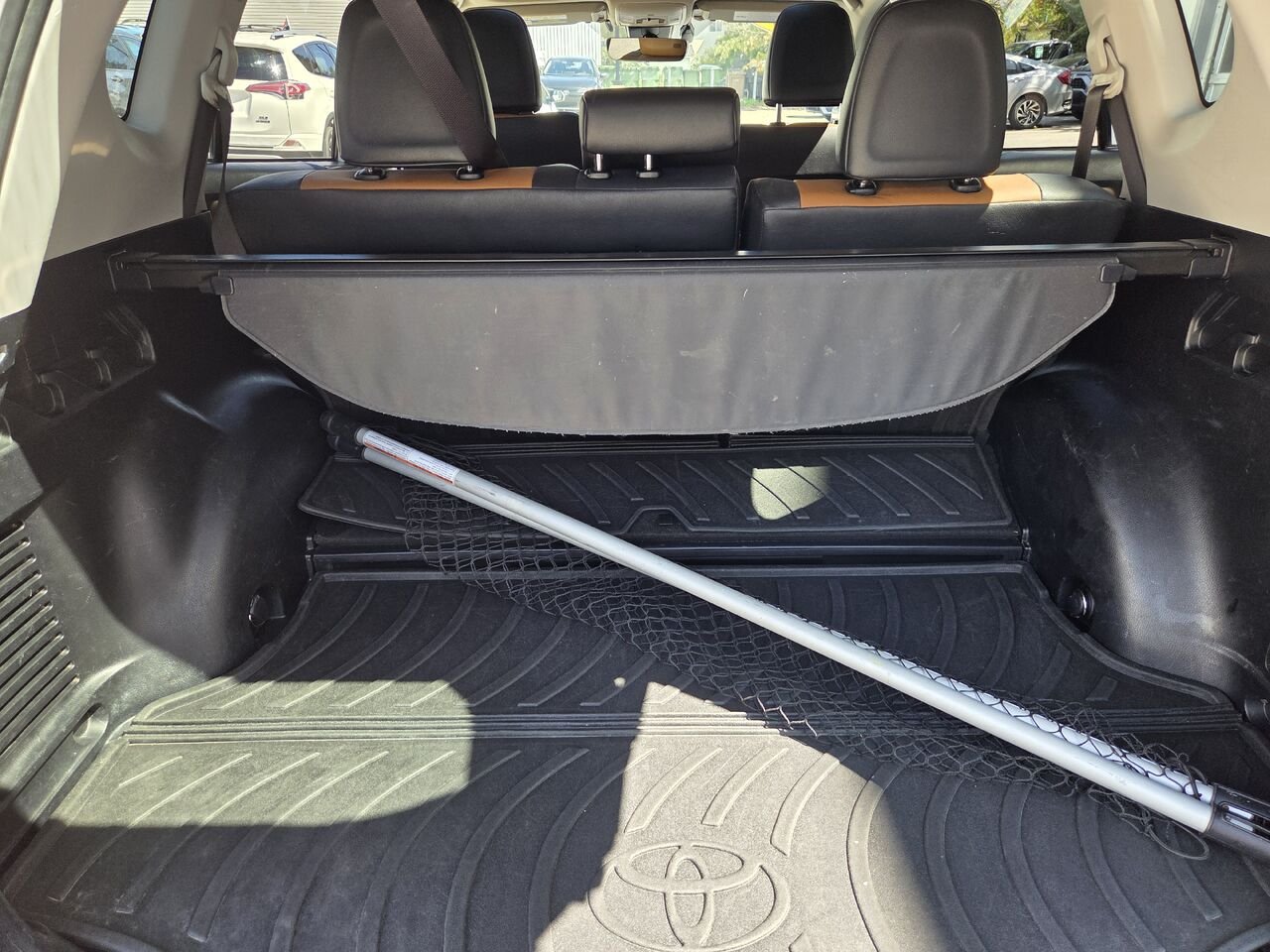 2017 Toyota RAV4 Hybrid White Mont-Laurier - photo #10