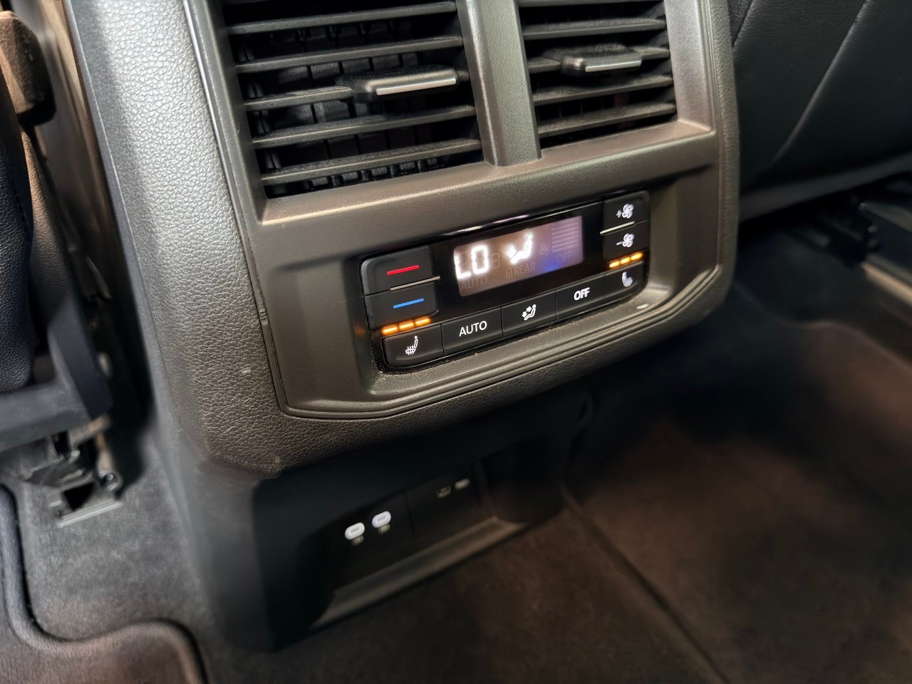 Volkswagen Atlas 2021 Gris Notre-Dame-des-Prairies - photo #23