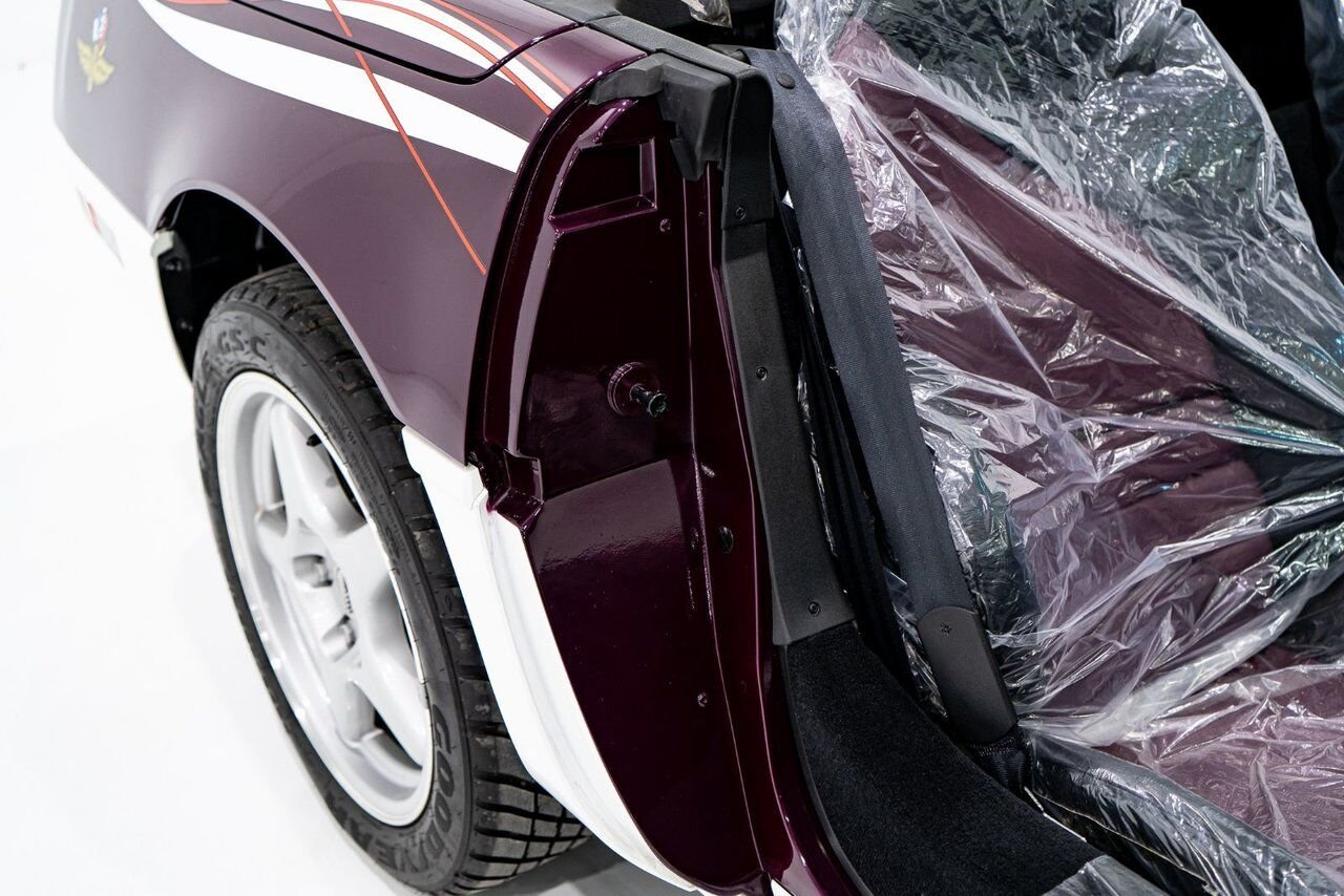 Chevrolet Corvette *PRIX EN USD* RPO Z4Z PACE CAR PRESENTED IN DELIVERY PACKAGING WITH ONLY 192MILES (307KM) FROM NEW 1995 Blanc Montréal - photo #100