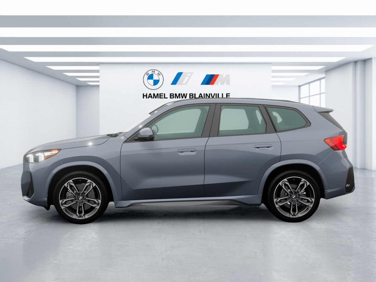2026 BMW X1 Frozen Pure Grey Metallic Blainville - photo #2