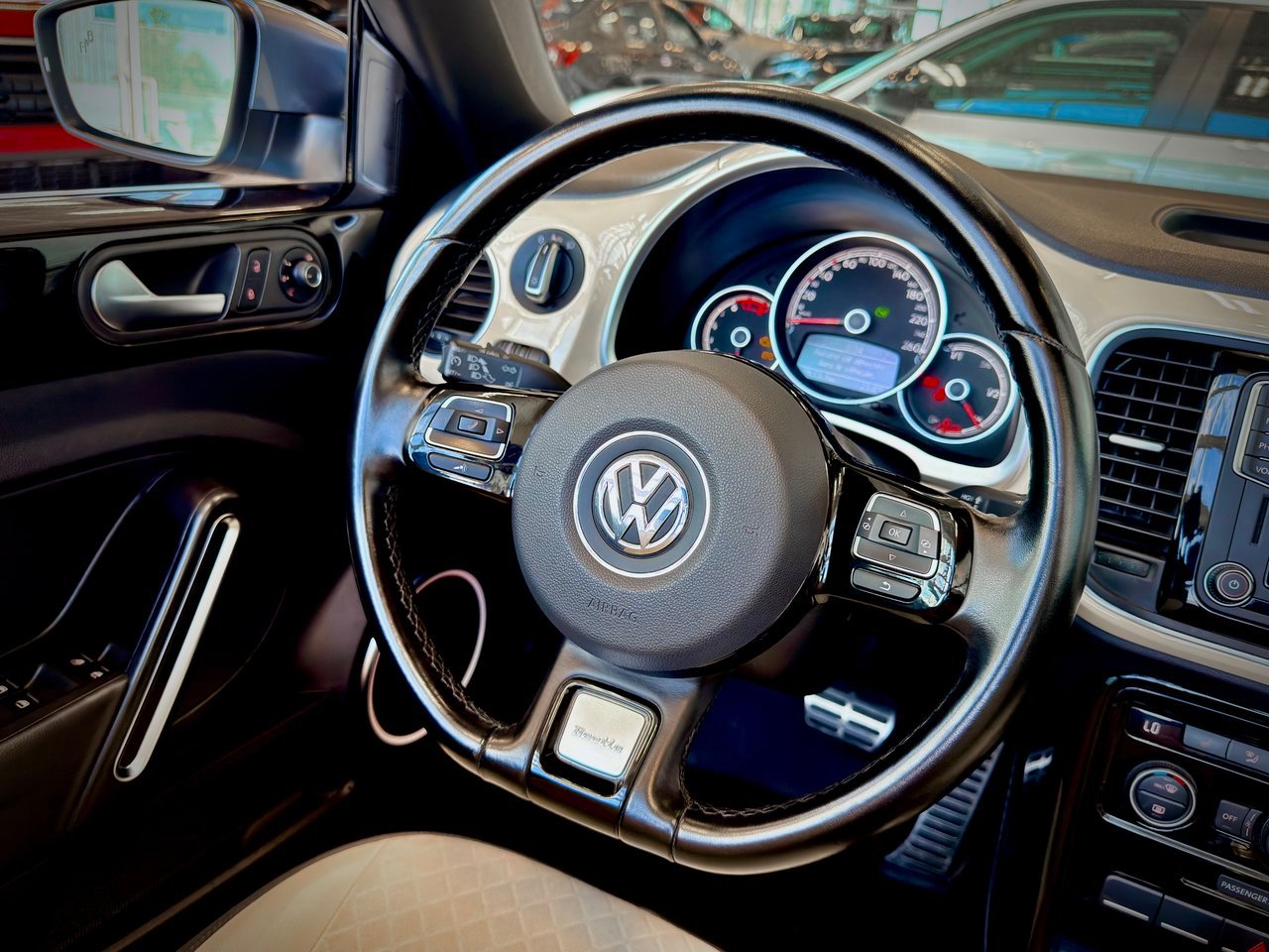 Volkswagen Beetle Convertible 2019 Bleu Notre-Dame-des-Prairies - photo #17