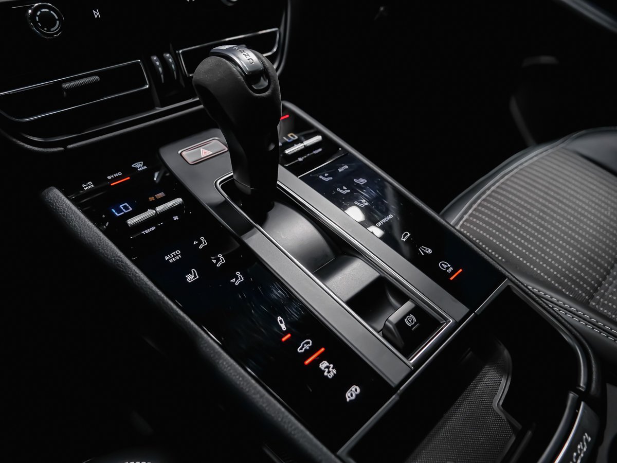 Porsche Macan T 2025 Noir Montréal - photo #21