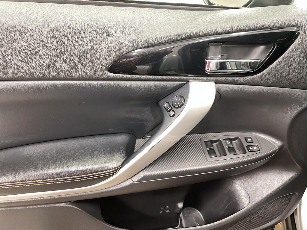 Mitsubishi Eclipse 2018 Argent Amos - photo #10