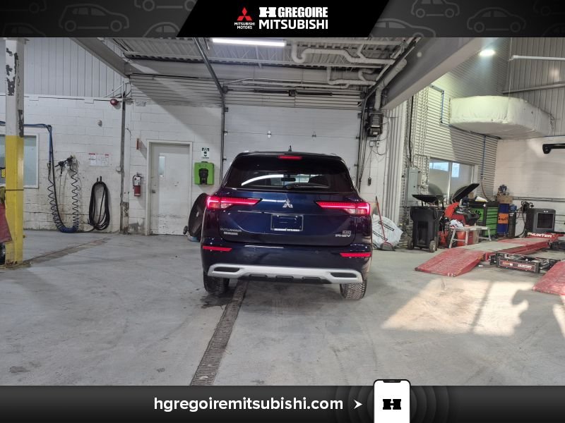2025 Mitsubishi Outlander Plug-In Hybrid Blue Laval - photo #7