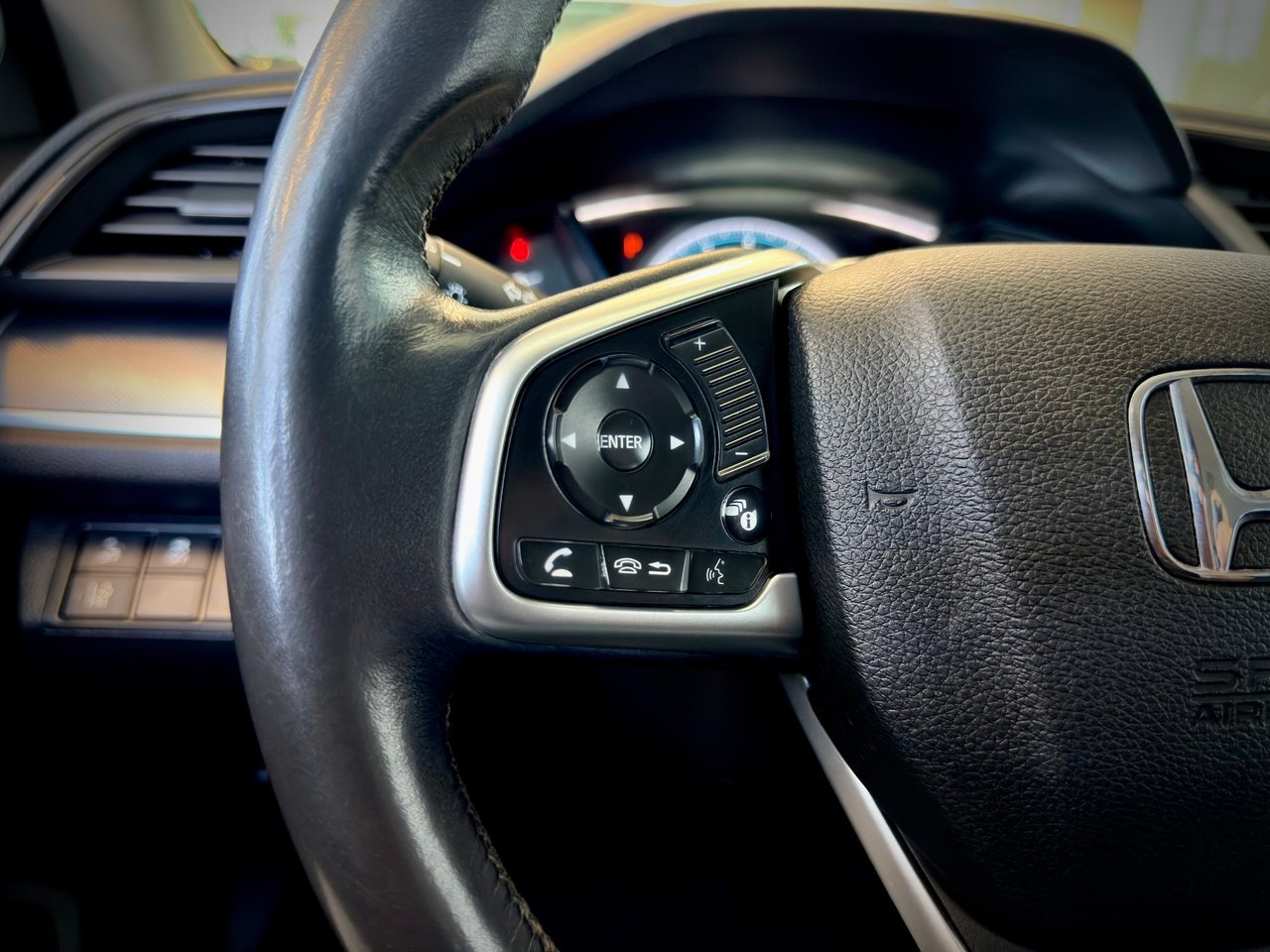 2018 Honda Civic Sedan White Notre-Dame-des-Prairies - photo #21