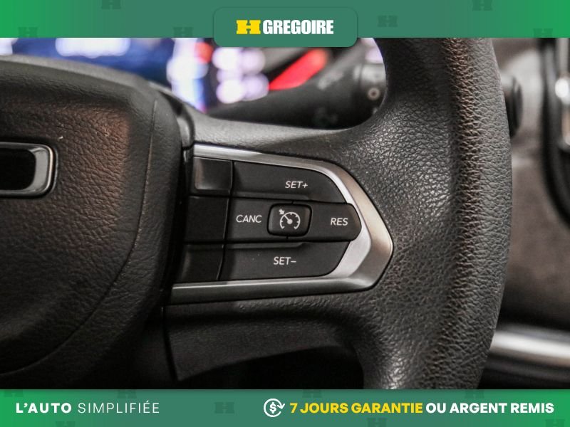 2023 Jeep Compass White Saint-Eustache - photo #19