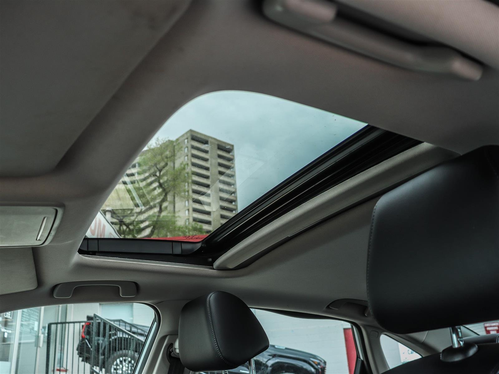 Honda Civic Berline Touring 2022 White Ottawa & Gatineau - photo #5