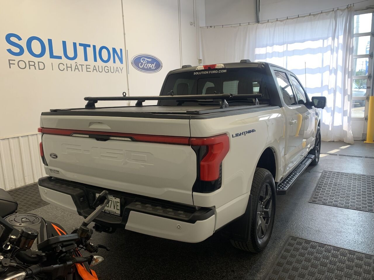 Ford F-150 Lightning LIGHTNING LARIAT CREW CAB 2025 Blanc Châteauguay - photo #6