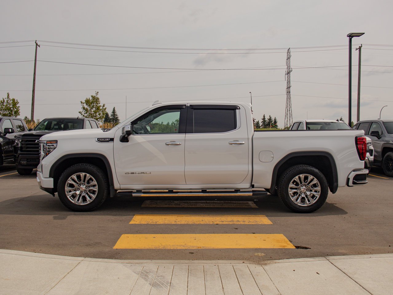 2024 GMC Sierra 1500 4WD Crew Cab 147 Denali White Sherwood Park - photo #6