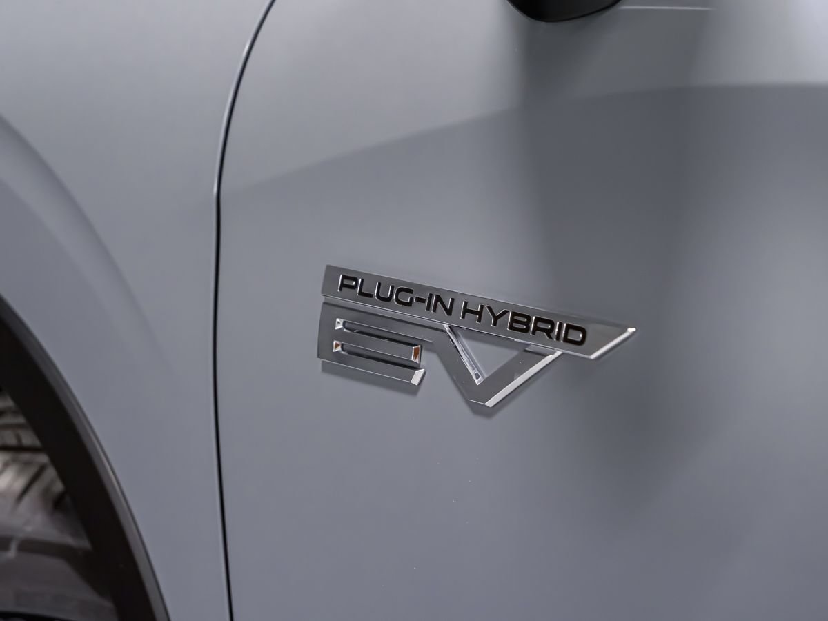 Mitsubishi Outlander PHEV SEL 2026 Argent sterling Montréal - photo #5