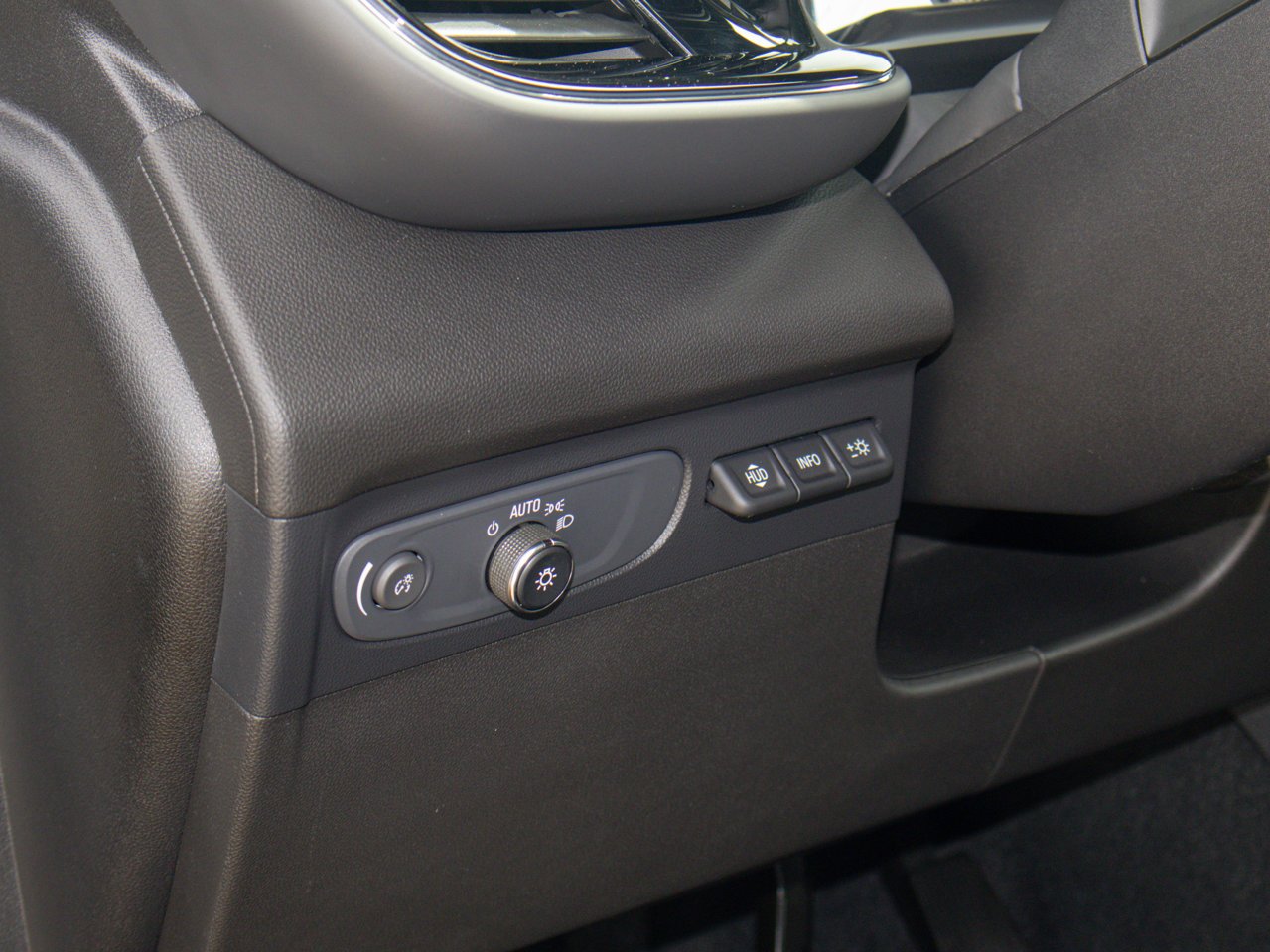 2022 Buick Envision AWD 4dr Avenir Black Sherwood Park - photo #22