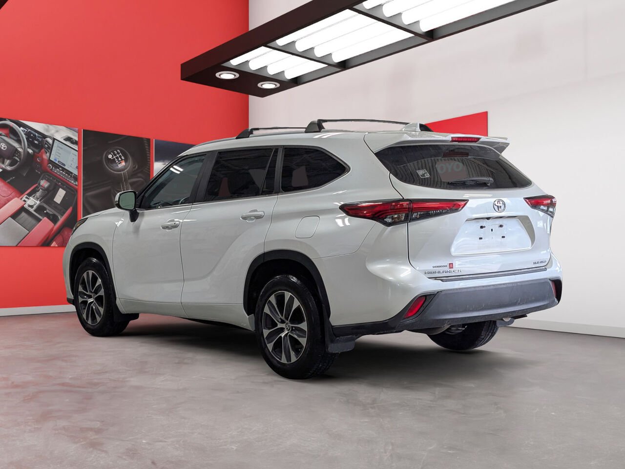 Toyota Highlander XLE/AWD/SIÈGES CHAUFFANTS/VOLANT CHAUFFANT/TOIT OUVRANT/BLUETOOTH/AC BIZONE 2023 Frisson glacé nacré Sherbrooke - photo #4
