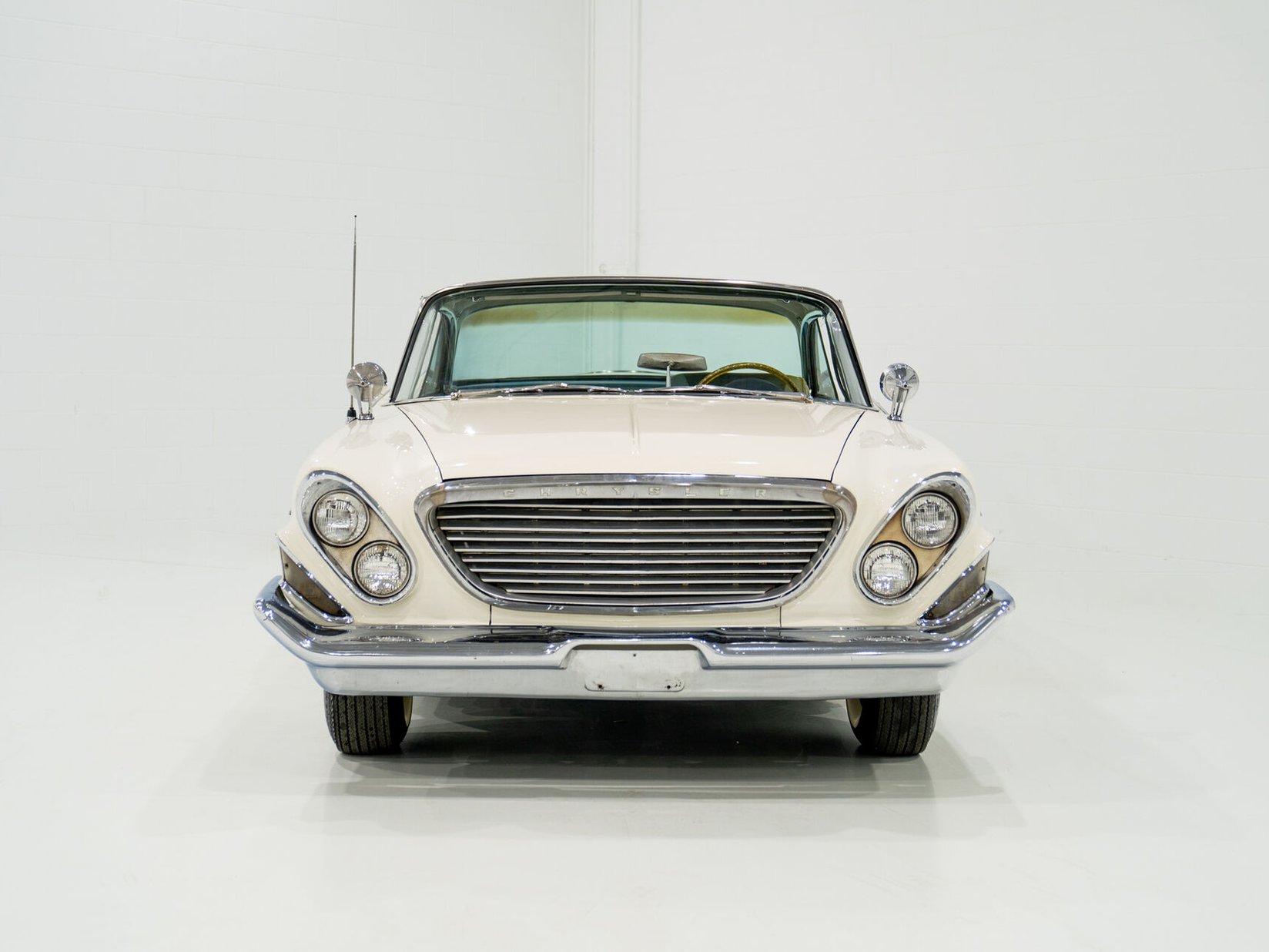 1961 Chrysler Windsor White Montreal - photo #1