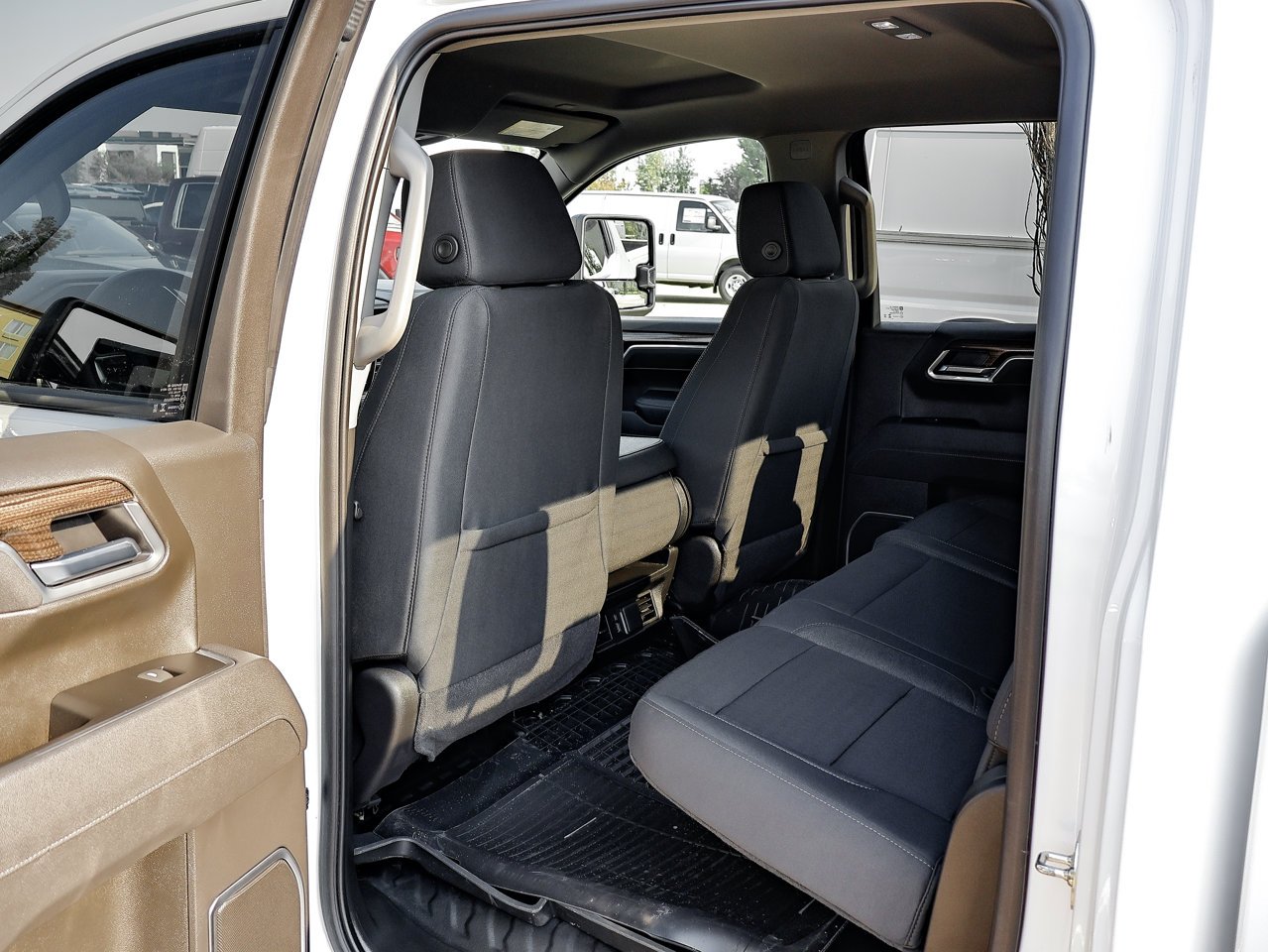2025 Chevrolet Silverado 1500 4WD Crew Cab 147 LT White Sherwood Park - photo #25