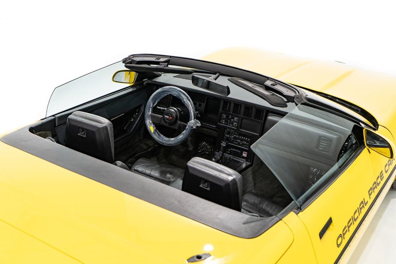 Chevrolet Corvette Pace Car livery with only 17,380km (10,800miles) 1986 Jaune Montréal - photo #43