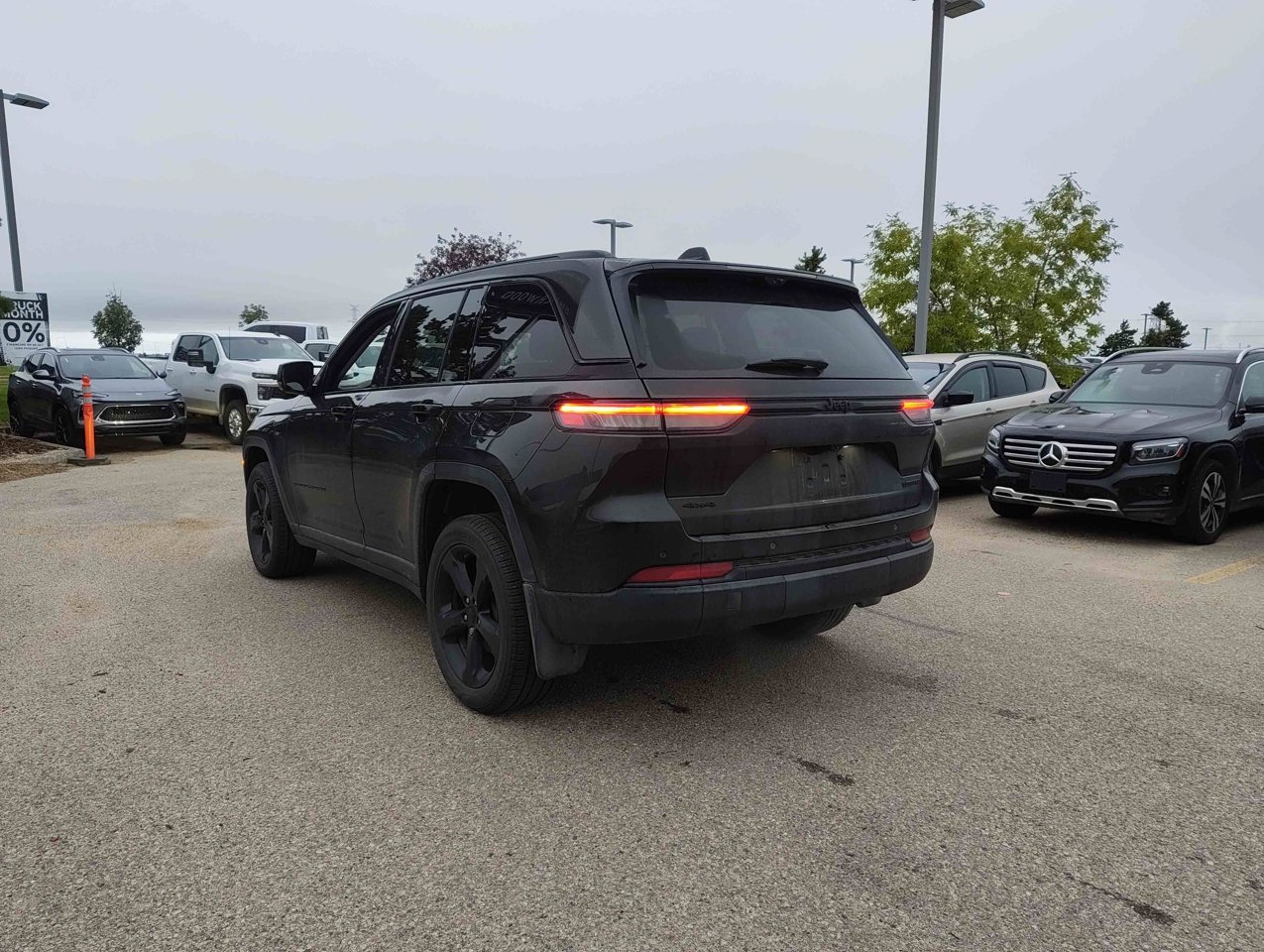 2023 Jeep Grand Cherokee Limited 4x4 White Sherwood Park - photo #4