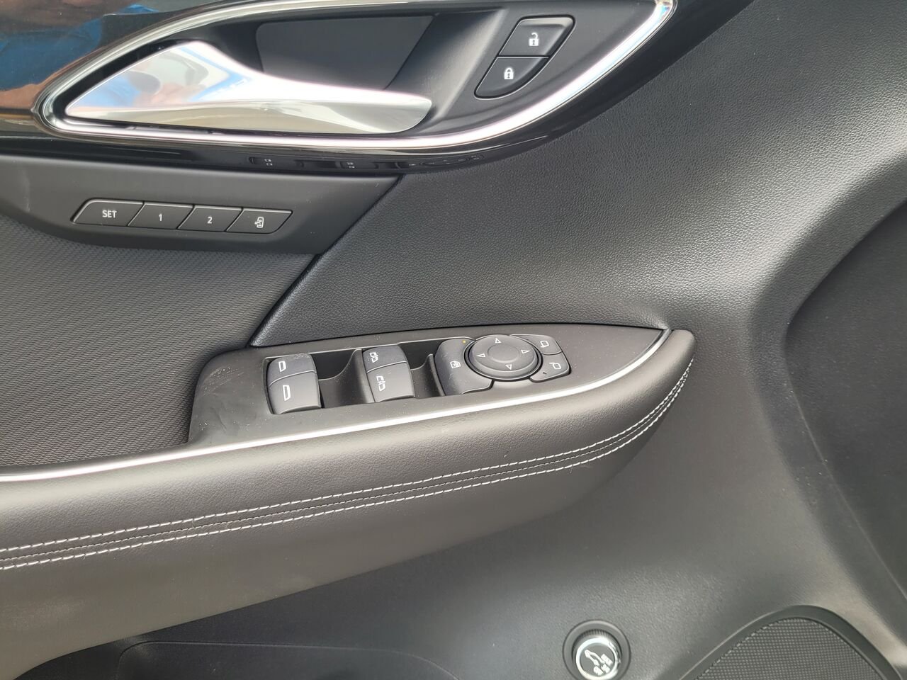 2026 Buick Envision Privilégiée 4 portes TI Iridescent White Tricoat Thetford Mines - photo #10