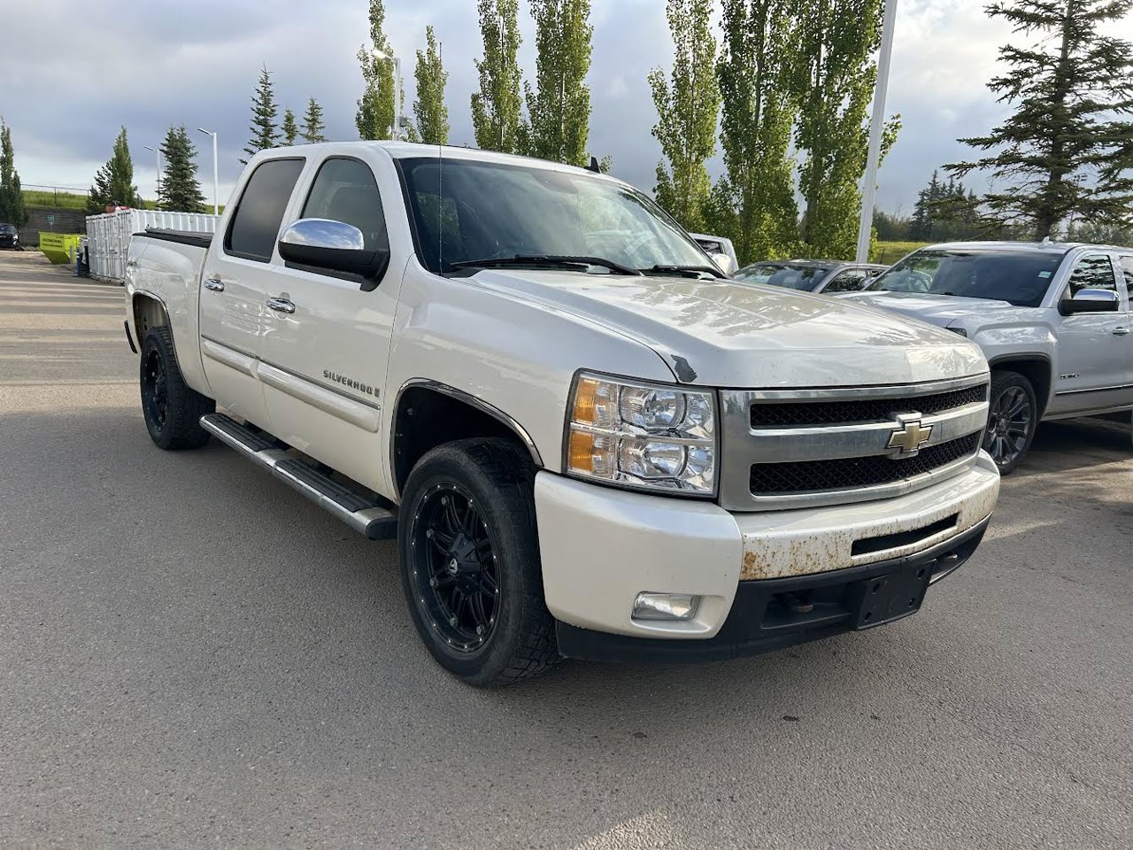 2009 Chevrolet Silverado 1500 4WD Crew Cab 143.5 LTZ White Sherwood Park - photo #1