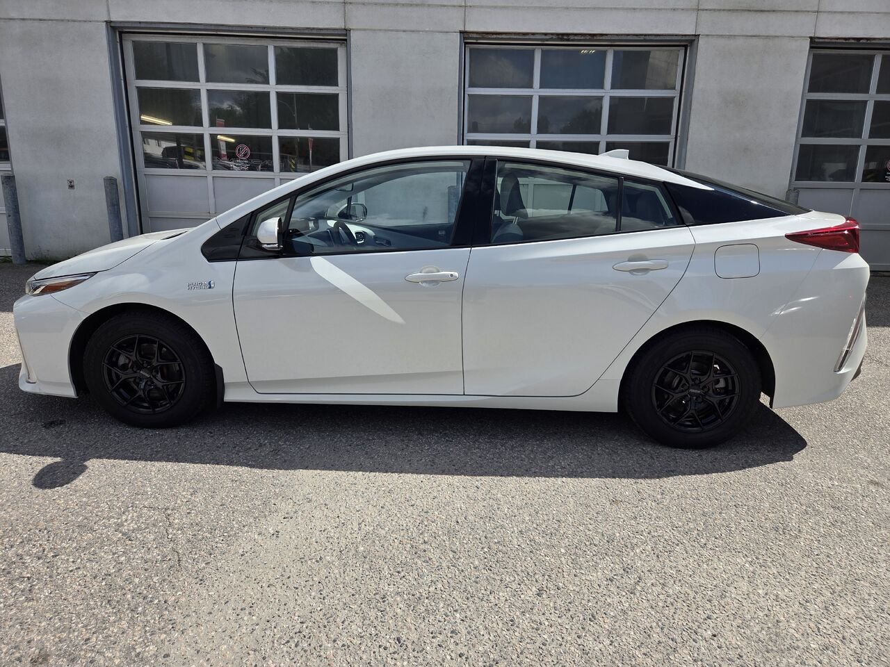 2020 Toyota PRIUS PRIME White Mont-Laurier - photo #9