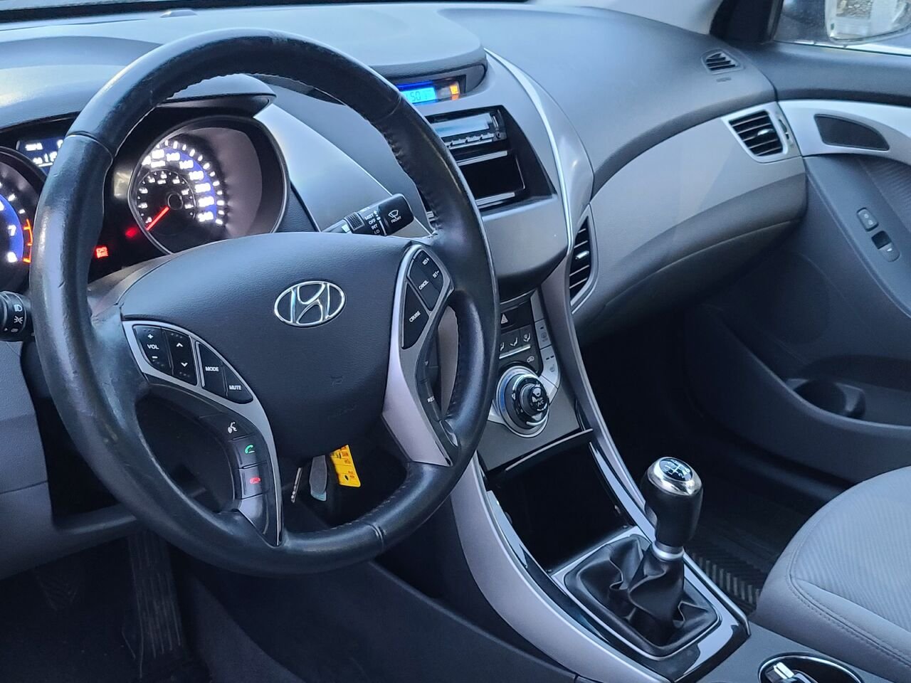 2013 Hyundai Elantra Bronze  - photo #3