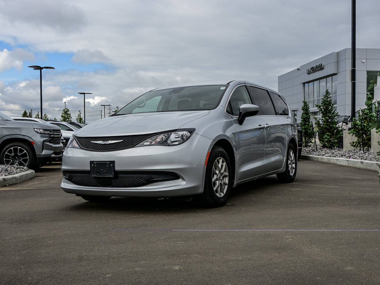 2023 Chrysler Grand Caravan SXT 2WD Grey Sherwood Park - photo #3