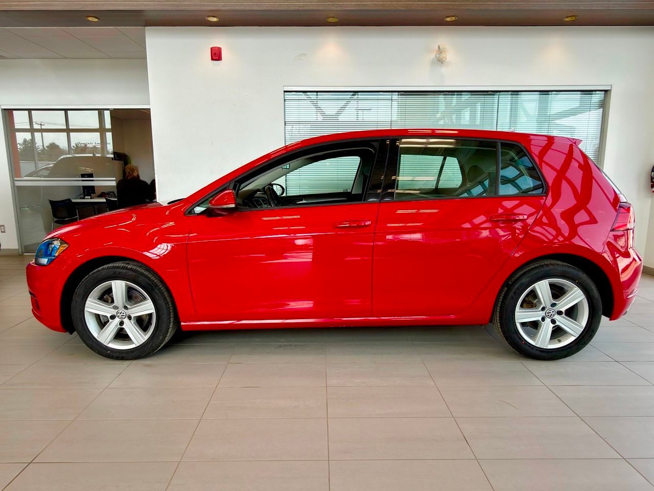2021 Volkswagen Golf Red Notre-Dame-des-Prairies - photo #7