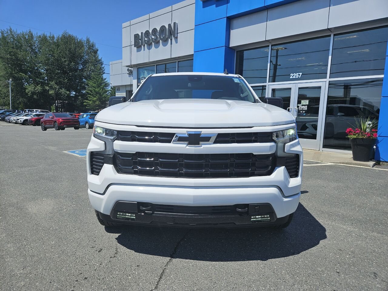 Chevrolet Silverado 1500 RST cabine multiplace 4RM 157 po 2026 Blanc sommet Thetford Mines - photo #3