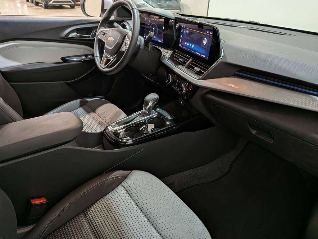 2025 Chevrolet Trax FWD 4dr LT White Val-David - photo #13
