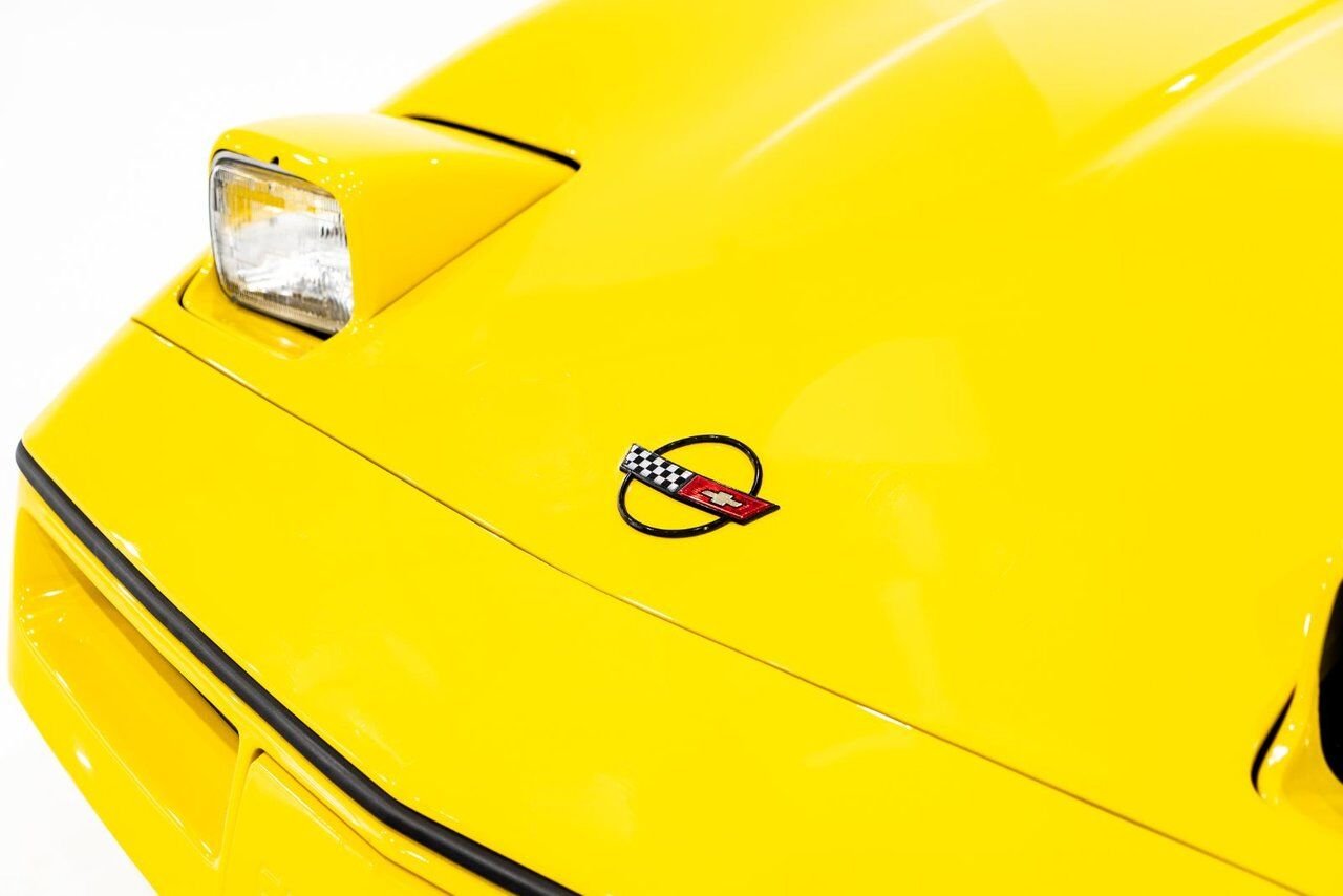 Chevrolet Corvette Pace Car livery with only 17,380km (10,800miles) 1986 Jaune Montréal - photo #58