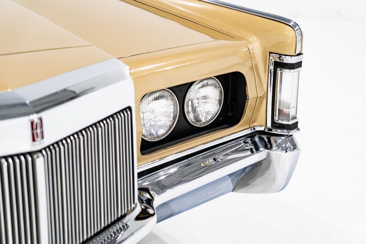 Lincoln Continental Only 687 miles from new. Unrestored example **PRICE IN USD** 1969 Or Montréal - photo #31