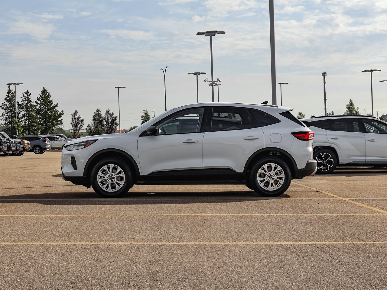 2025 Ford Escape Active AWD White Sherwood Park - photo #4