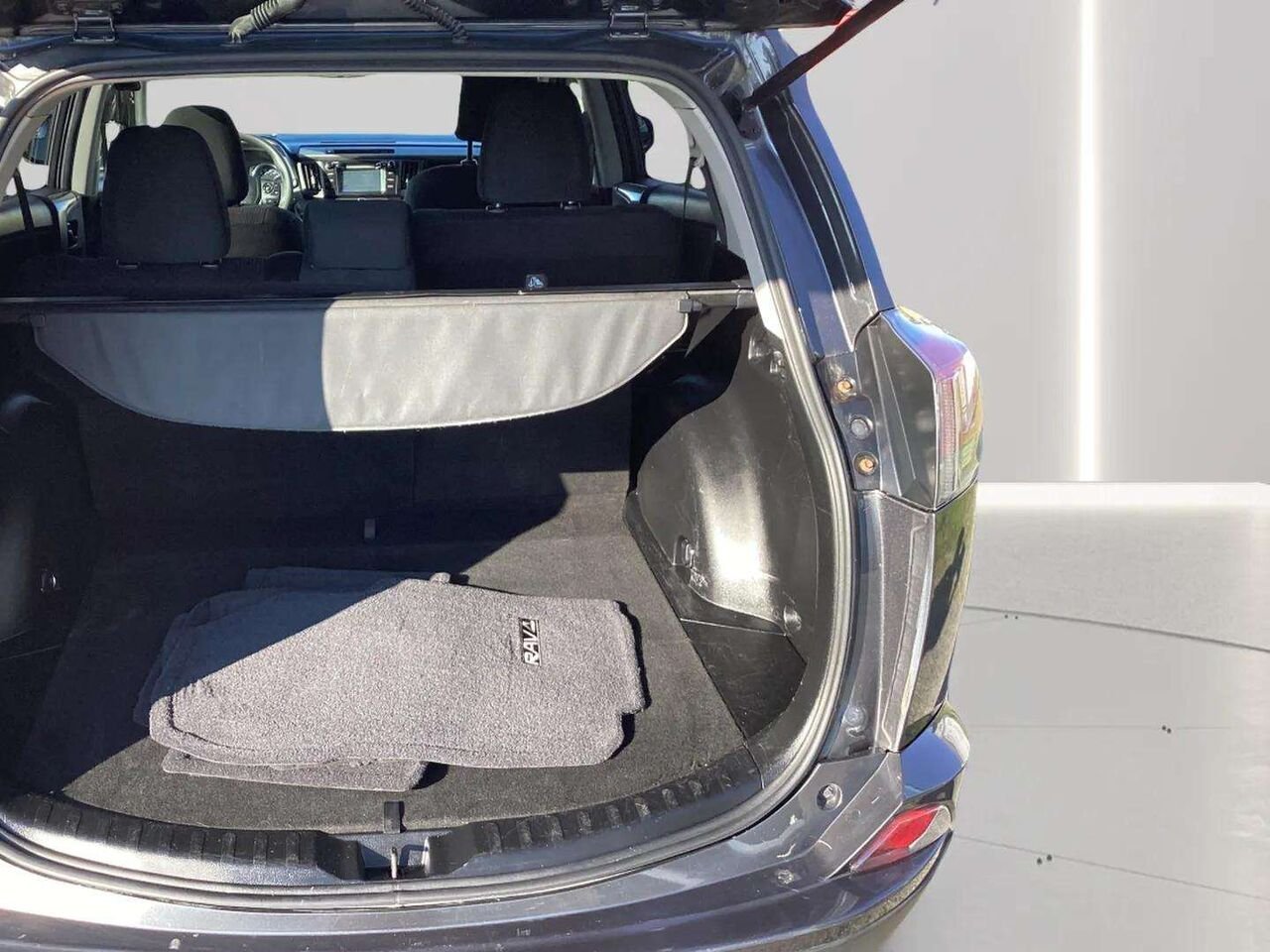 2018 Toyota RAV4 Grey Gatineau - photo #18