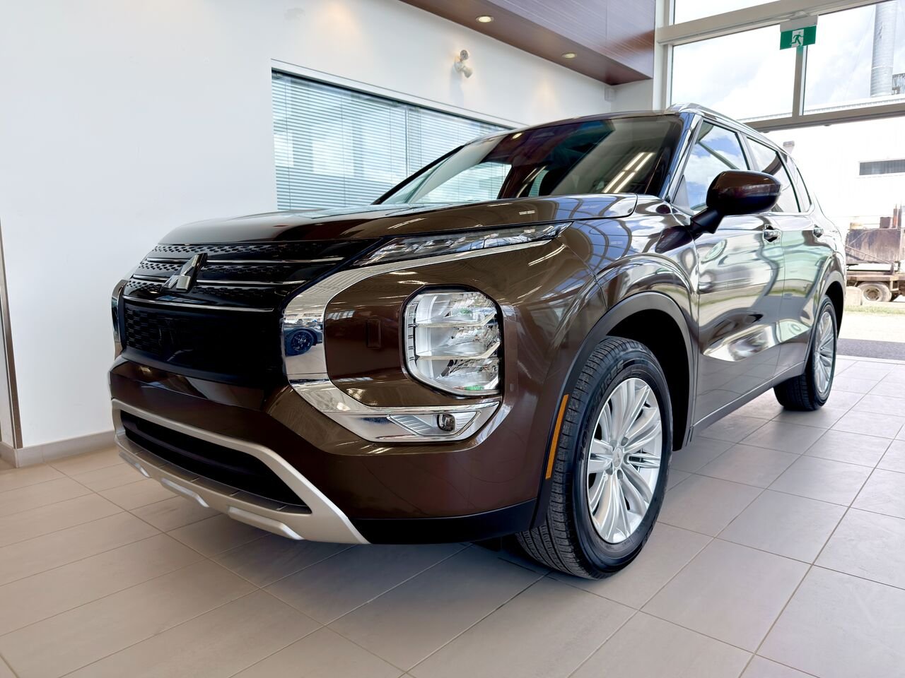 2024 Mitsubishi Outlander Bronze Notre-Dame-des-Prairies - photo #4