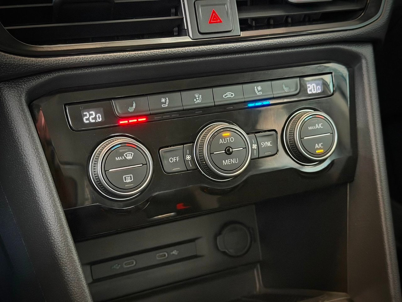 2023 Volkswagen Taos Silver Notre-Dame-des-Prairies - photo #28
