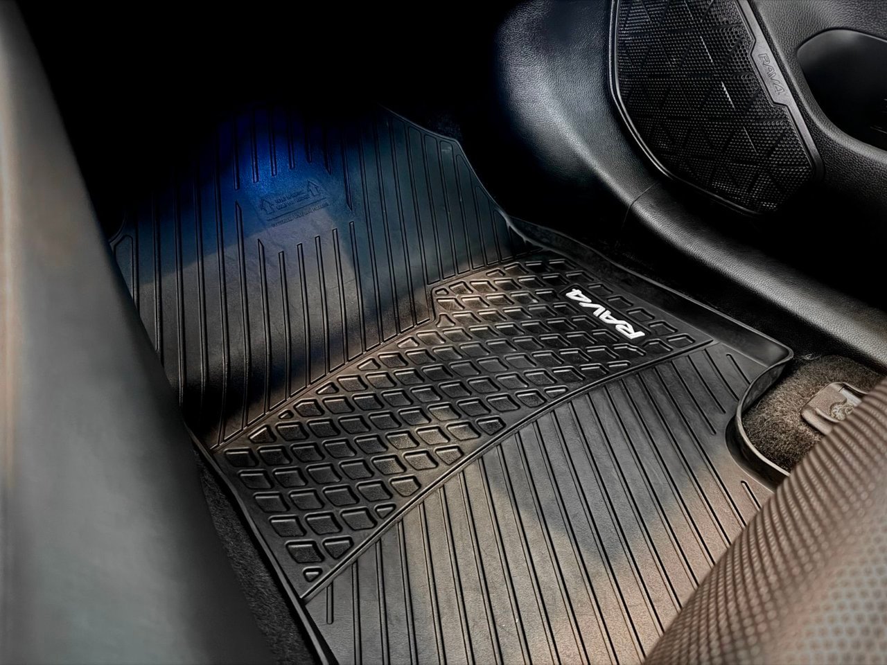 2020 Toyota RAV4 gray Notre-Dame-des-Prairies - photo #35