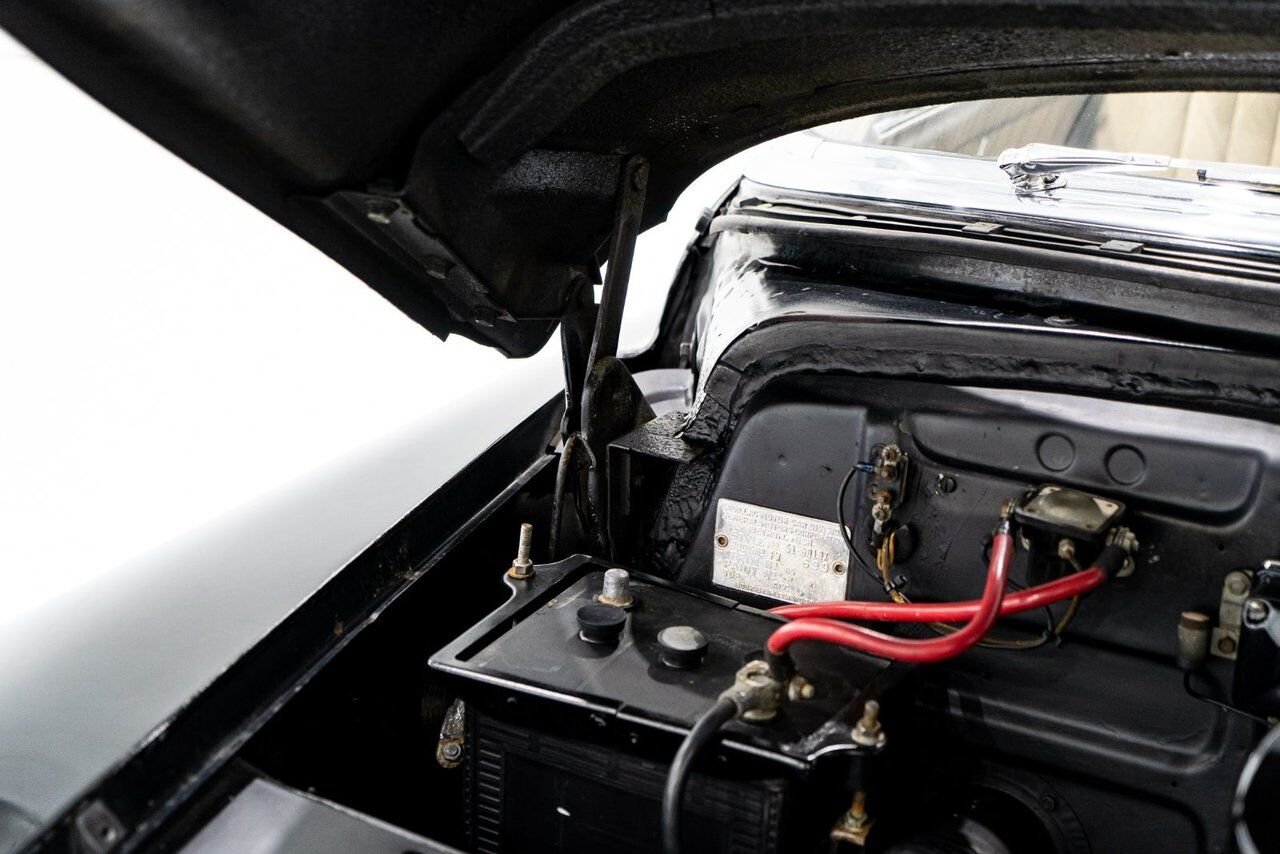 Cadillac Fleetwood Unrestored factory black paint **PRICE IN USD** 1951 Noir Montréal - photo #47
