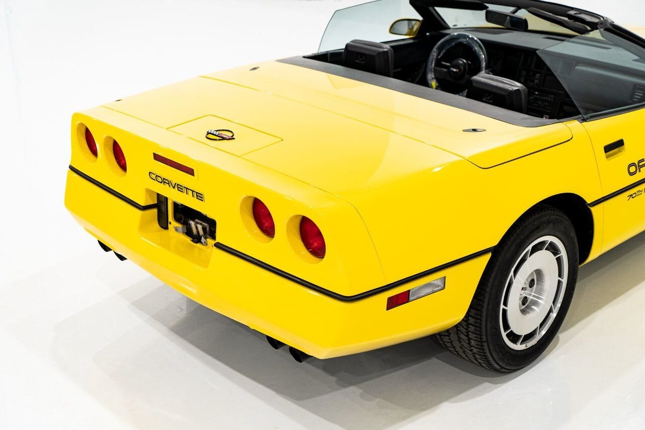 Chevrolet Corvette Pace Car livery with only 17,380km (10,800miles) 1986 Jaune Montréal - photo #44