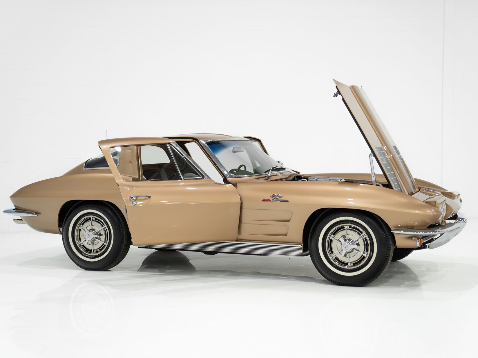 Chevrolet Corvette Fuel Injection Moteur Matching 327 à injection développant 360 chevaux | PRICE IN USD 1963 Beige Montréal - photo #4