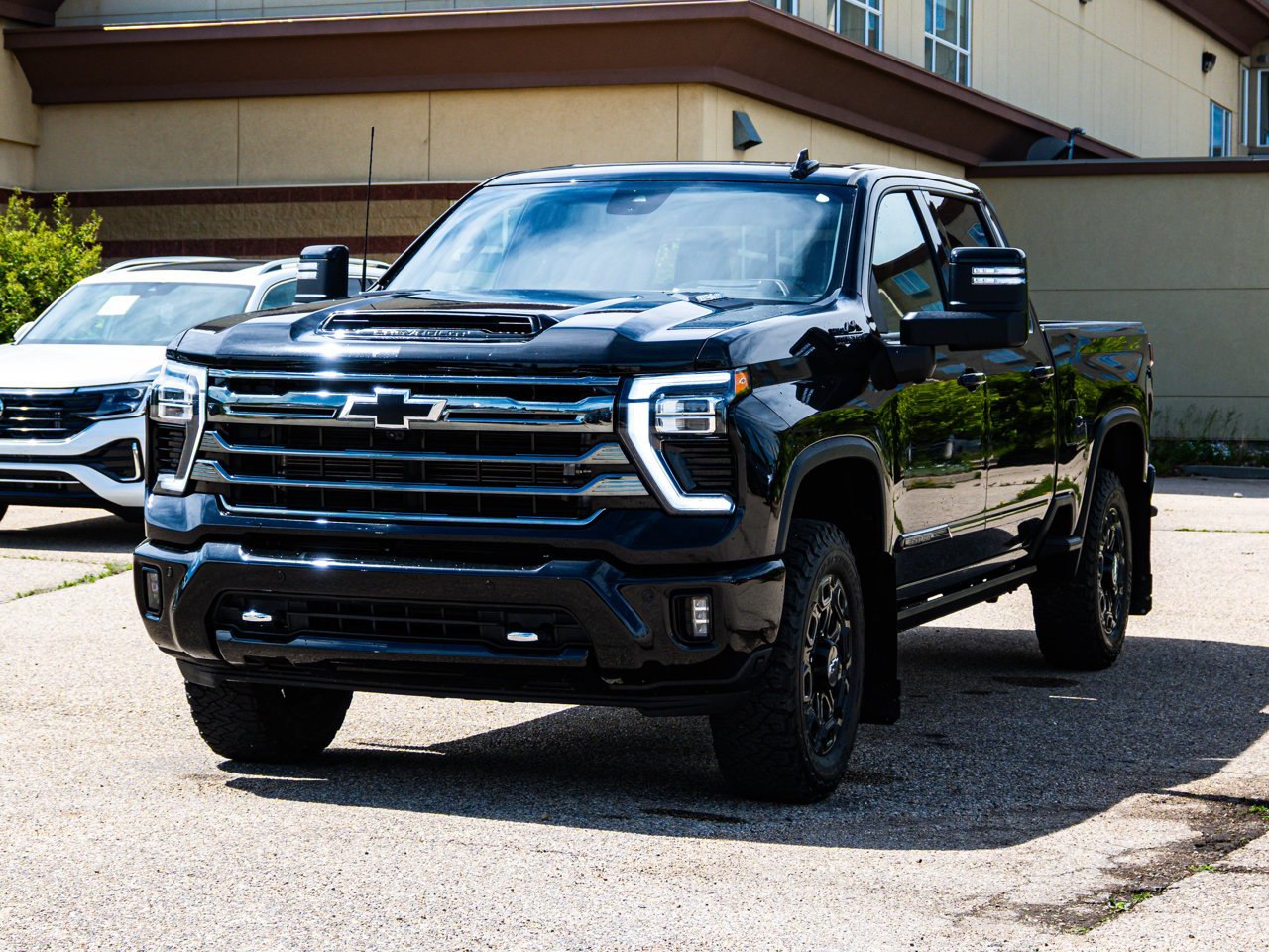 2024 Chevrolet Silverado 3500HD 4WD Crew Cab 159 High Country Black Sherwood Park - photo #3
