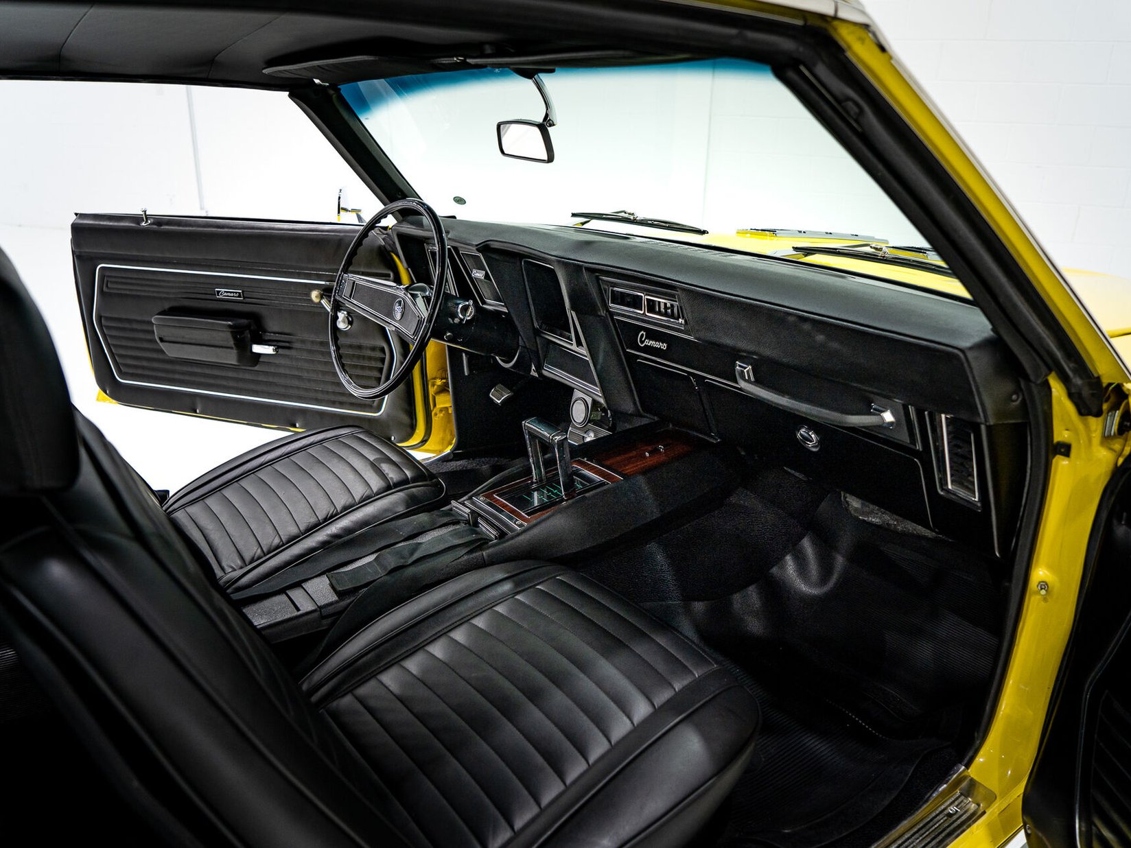 1969 Chevrolet Camaro SS **PRIX EN USD** With factory A/C Yellow Montreal - photo #62