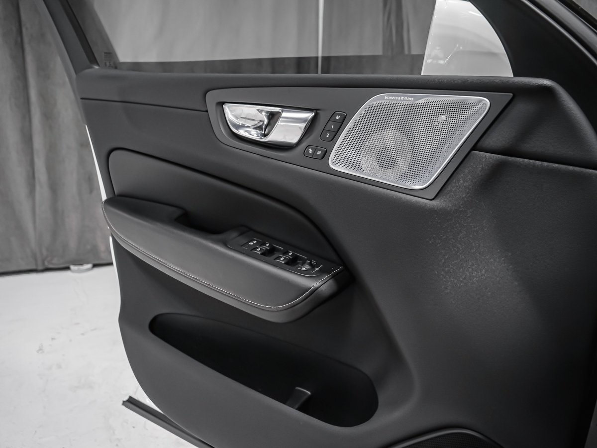 Volvo XC60 B6 INSCRIPTION ADVANCED CLIMATE BOWERS 2022 Blanc Montréal - photo #7