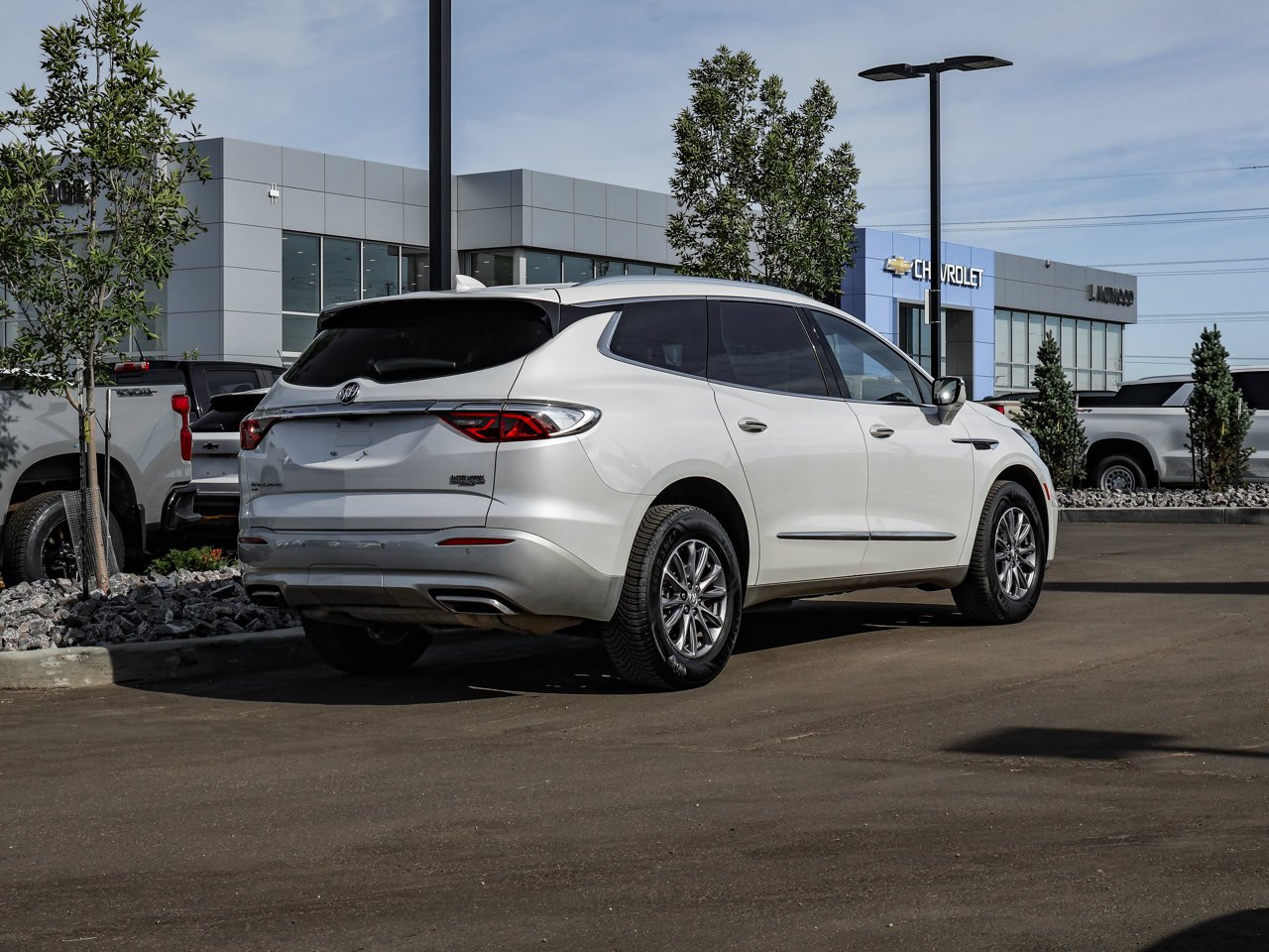 2024 Buick Enclave AWD 4dr Premium White Sherwood Park - photo #7