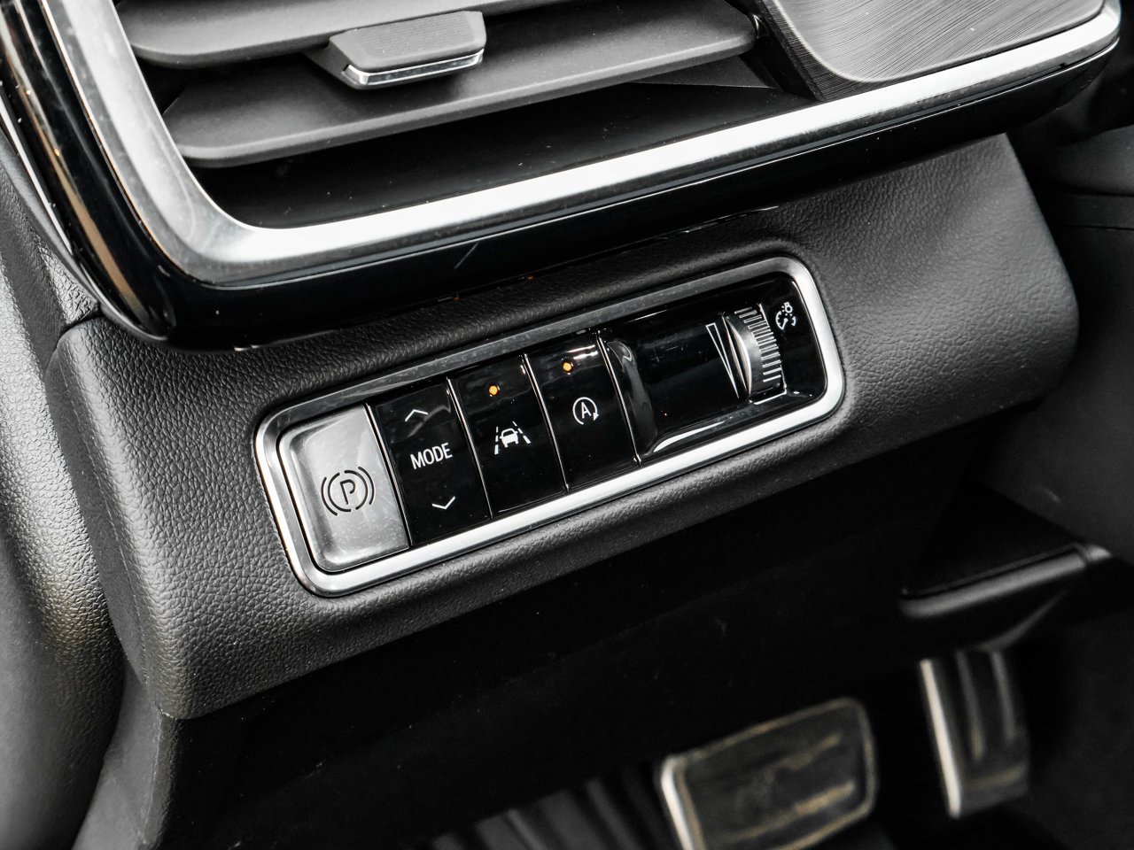 2025 Buick Envision AWD 4dr Sport Touring White Sherwood Park - photo #19