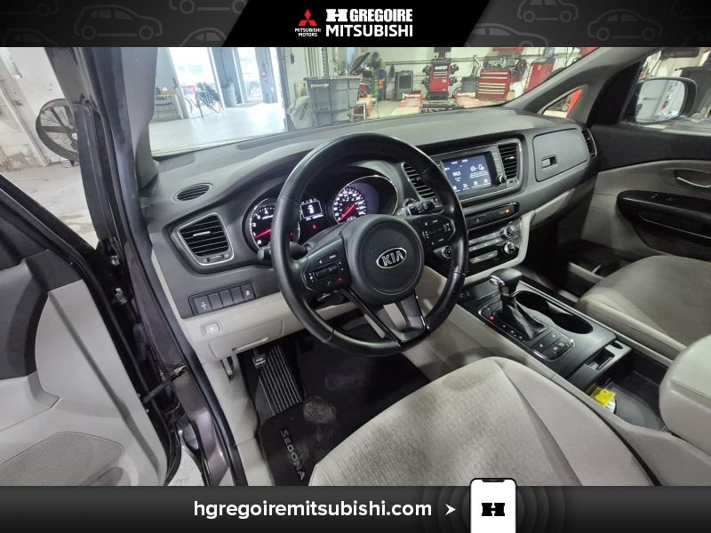 2017 Kia Sedona Grey Laval - photo #16