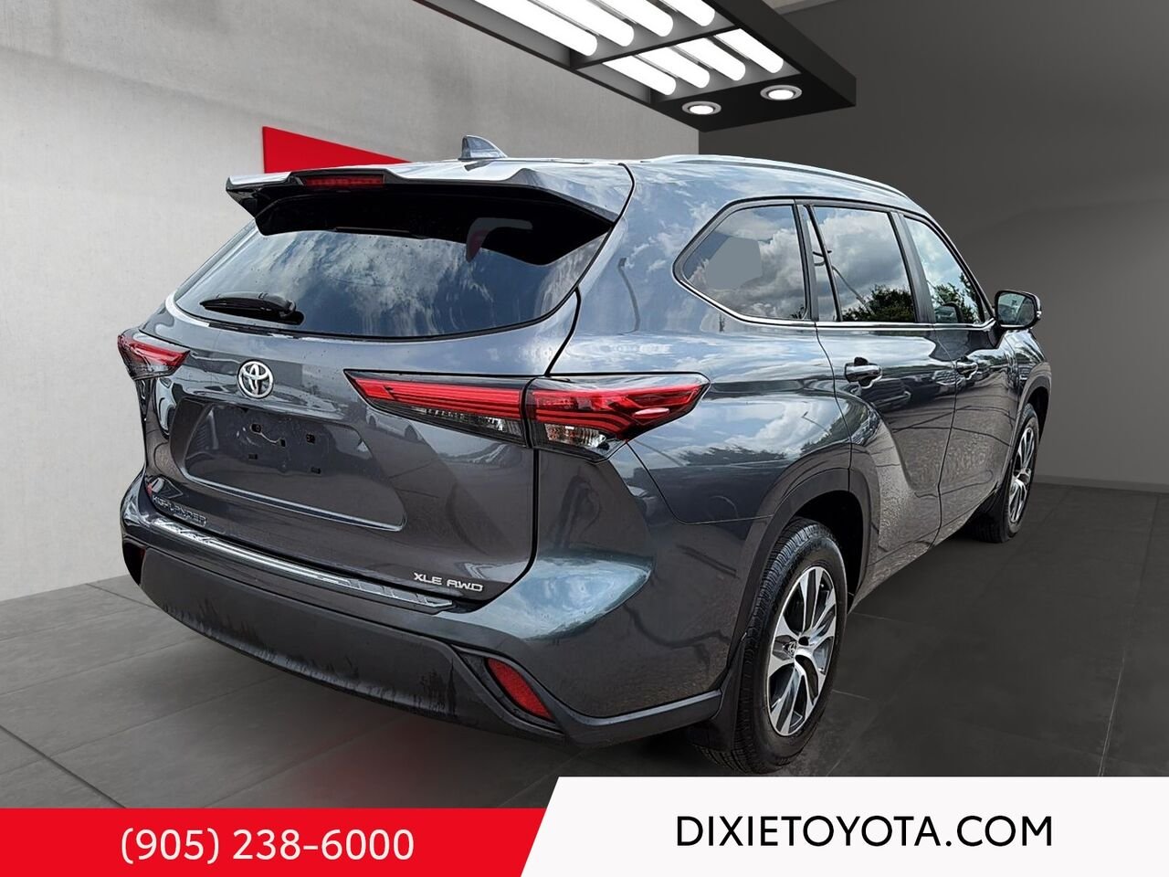 2023 Toyota Highlander XLE AWD / HEATED SEATS / MOONROOF / ALLOY WHEELS / CARPLAY AND ANDROID AUTO Magnetic Grey Metallic Mississauga - photo #3