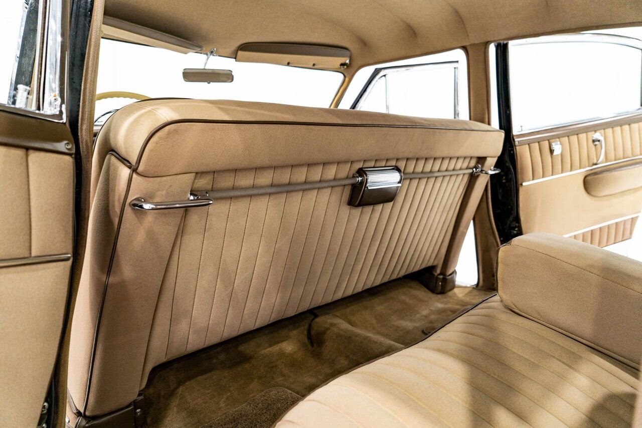 Cadillac Fleetwood Unrestored factory black paint **PRICE IN USD** 1951 Noir Montréal - photo #7